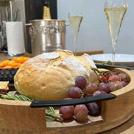 Swallow בית נופש ריפון